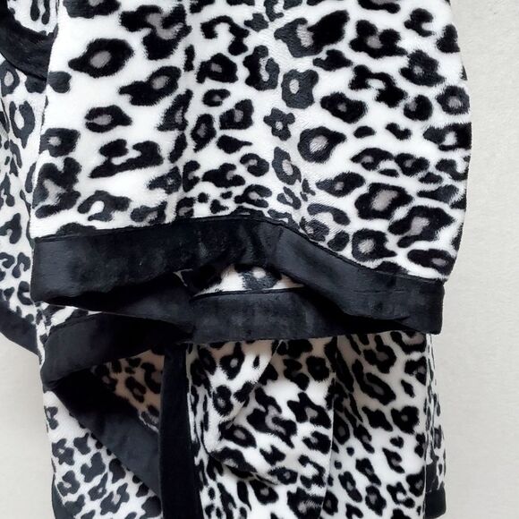 BLACK White Leopard Print Faux Fur Crystal Embellished Button Cape Poncho OSFA - Picture 7 of 12